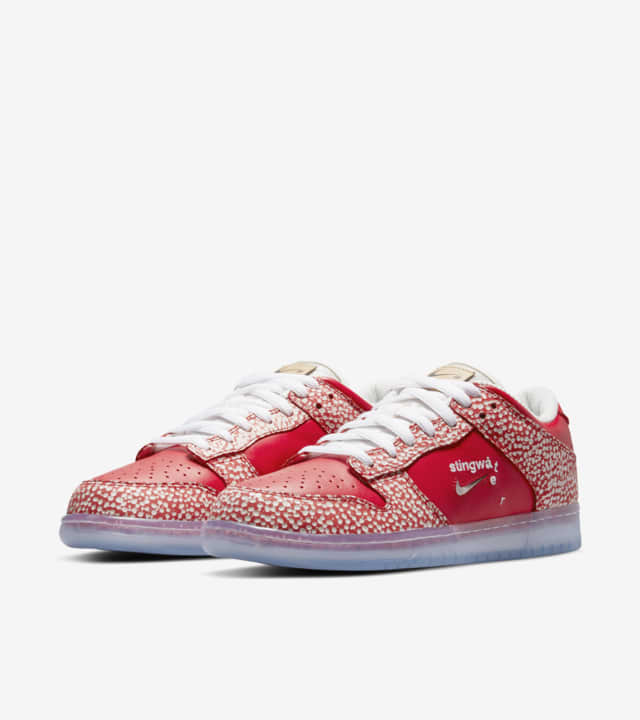 dunk low sting water